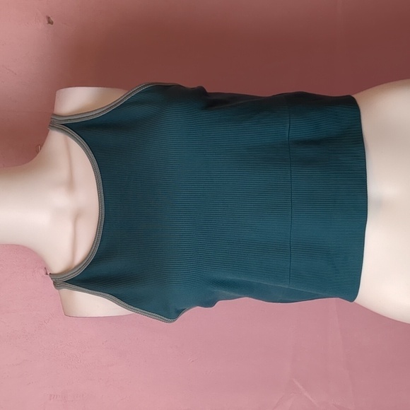 Athleta Aurora High Neck Ribbed Cropped Tank Top size Large - Picture 1 of 5